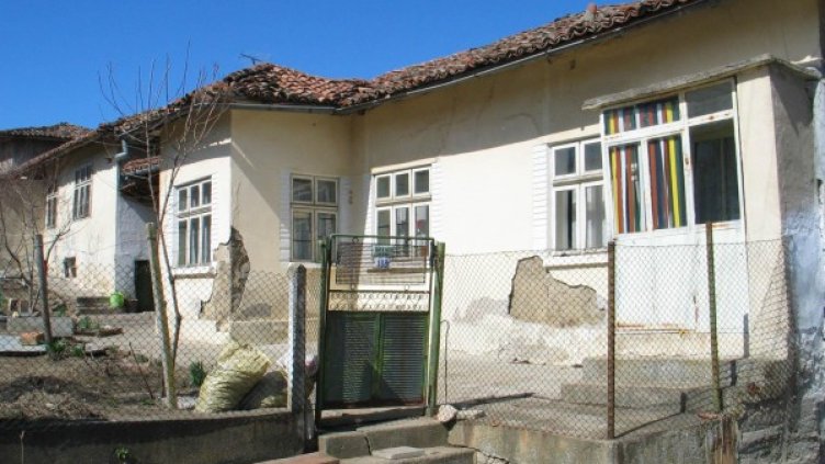 Къщата на самозапалилия се. Снимка: Булфото