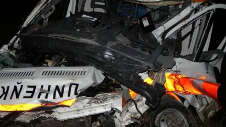 Жена загина при удара на линейката в товарен влак. Снимка: ОД на МВР-Бургас