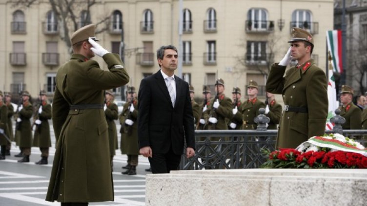 Плевнелиев положи венец на Площада на героите в Будапеща. Снимка: БТА