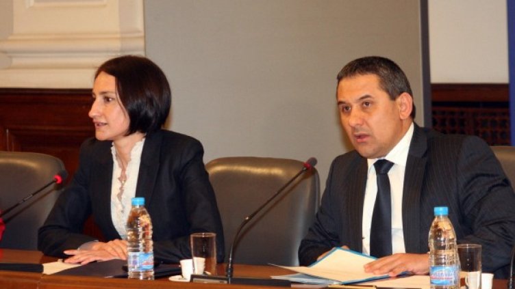 Вицепремиерът Деяна Костадинова и министърът на финансите Калин Христов на НСТС. Снимка: Булфото