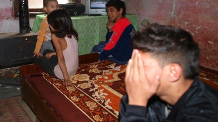 Специална комисия откри във Видин деца от 14 до 18 години без лична карта и удостоверение за раждане, чиито родители са извън България.  Снимка: БТА