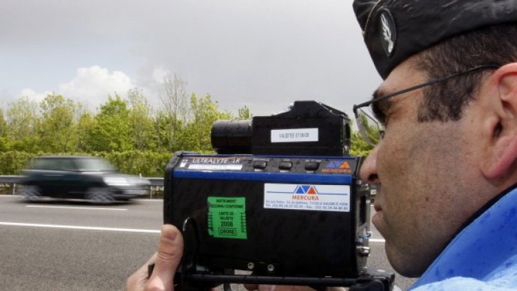 16-годишен бе заловен да кара с над 220 км/ч. Снимка: архив, Reuters