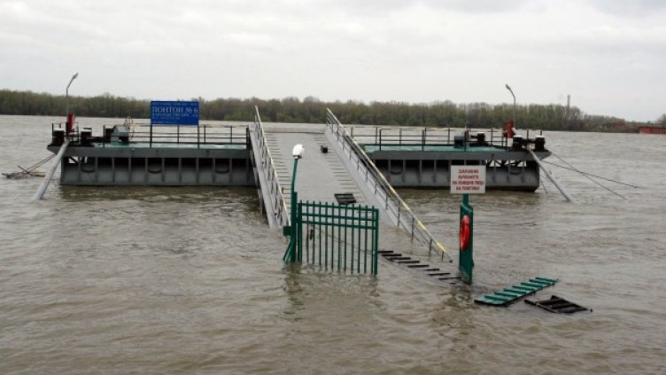 Нивото на реката се покачва. Снимка: БТА