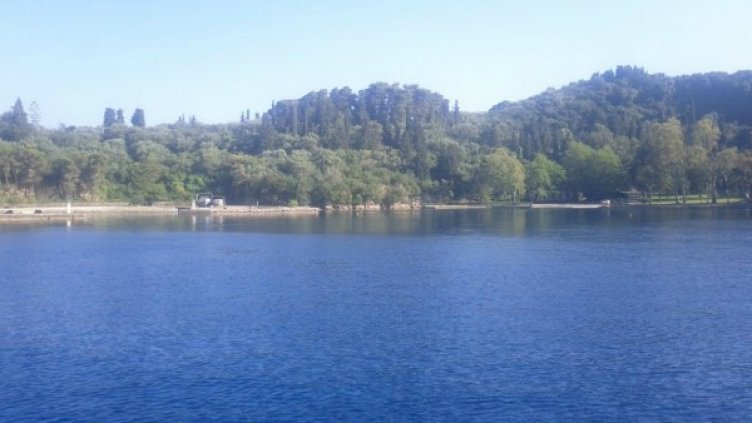 Изглед към остров Скорпиос. Снимка: Google

Атина Онасис Ръсел и съпругът й. Снимка: Reuters