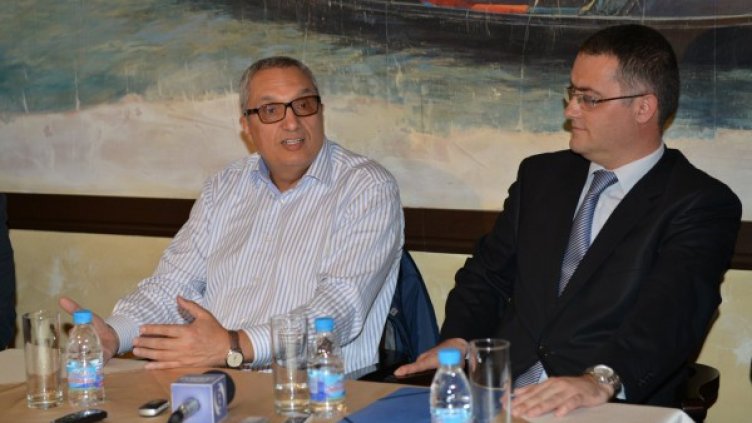 Лидерът на ДСБ Иван Костов и водачът на листата в Сливен Димитър Сяров откриха предизборната кампания. Снимка: БТА