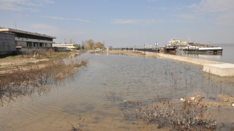 Нивото на Дунав край Лом мина 8 метра. Снимка: БТА