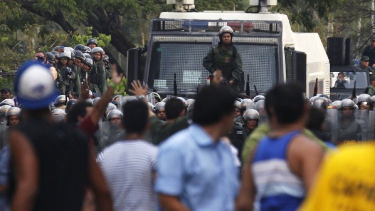Поддръжници на Енрике Каприлес протестират в Каракас. Снимка: Reuters