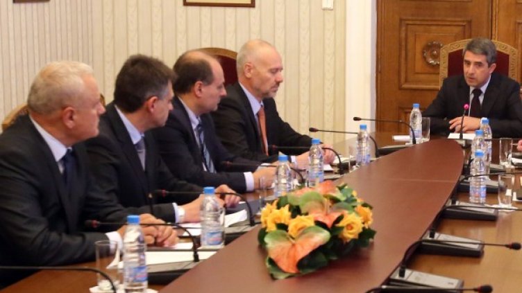 Президентът се срещна с шефовете на НРС и "Военна информация". Снимка: БТА