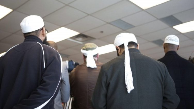 Представители на ислямската общност в канада на пресконференцията на полицията. Снимка: БТА