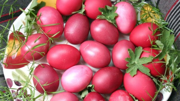 Яйцата ще се по-евтини в сравнение с миналия Великден. Снимка: Булфото