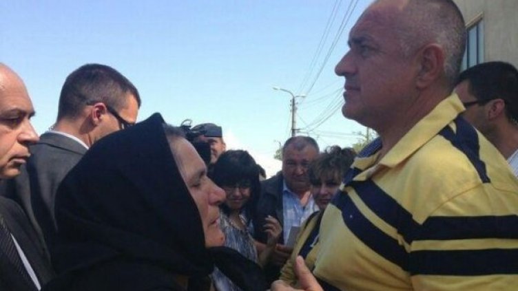 Жена благодари на Борисов за ремонт на пътя в Свиленград. Снимка: ГЕРБ