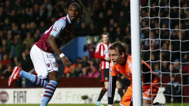 Бентеке вкара 3 гола за успеха на Астън Вила. Снимка: Reuters