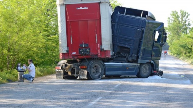 Пострадалите са откарани в болница. Снимка: Булфото