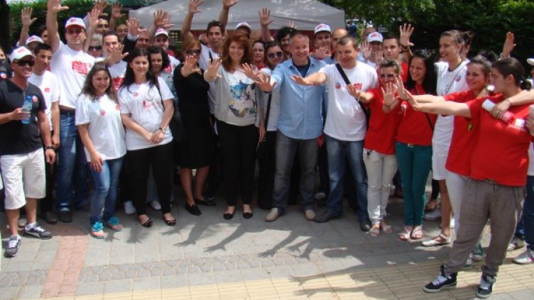 Станишев се срещна със симпатизанти в Пазарджик. Снимка: БСП