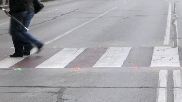 Блъснатата жена е с опасност за живота. Снимка: Булфото