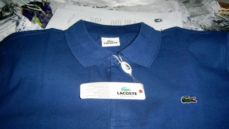 Част от заловените тениски. Снимка: Агенция "Митници"