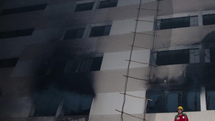 Два часа е бил потушаван пожарът. Снимка: Reuters