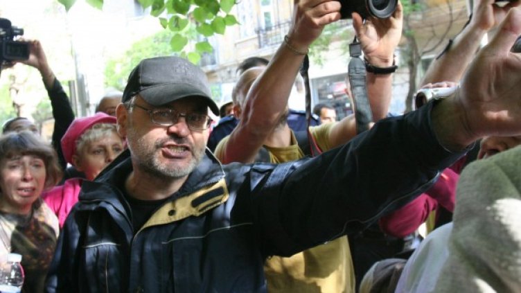 Чавдар Янев беше готов да се самозапали. Снимка: Булфото