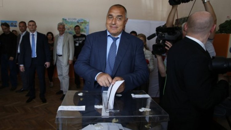 Бойко Борисов гласува в Банкя. Снимка: Reuters