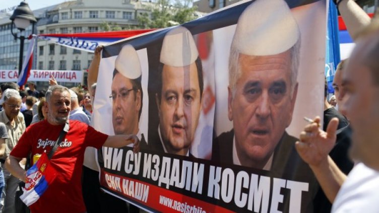 Протест в Белград, организиран от сърбите от Северно Косово. Снимка: Reuters