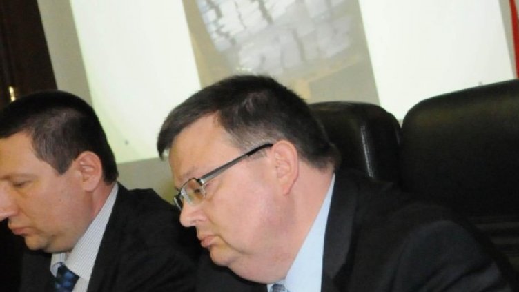 НСО подсили охраната на Сотир Цацаров. Снимка: Булфото, архив