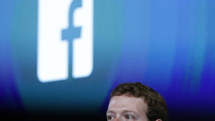 Една десета от потребителите на Facebook не са хора. Снимка: Reuters