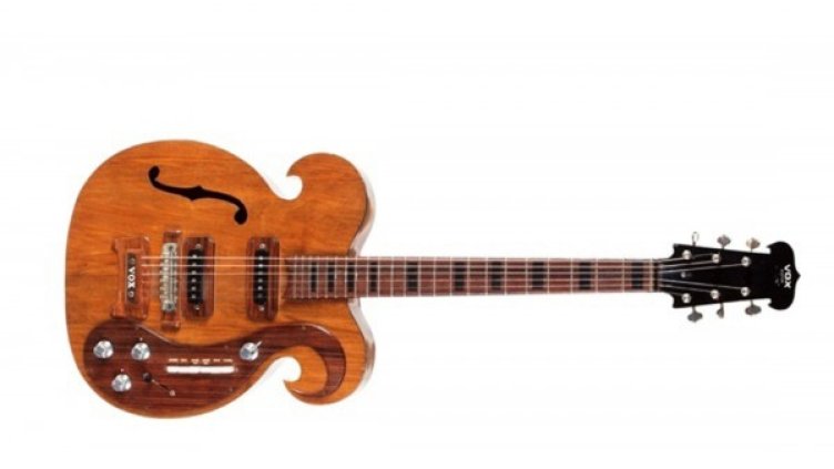 Китарата, на която са свирили Джордж Харисън и Джон Ленън. Снимка: Reuters