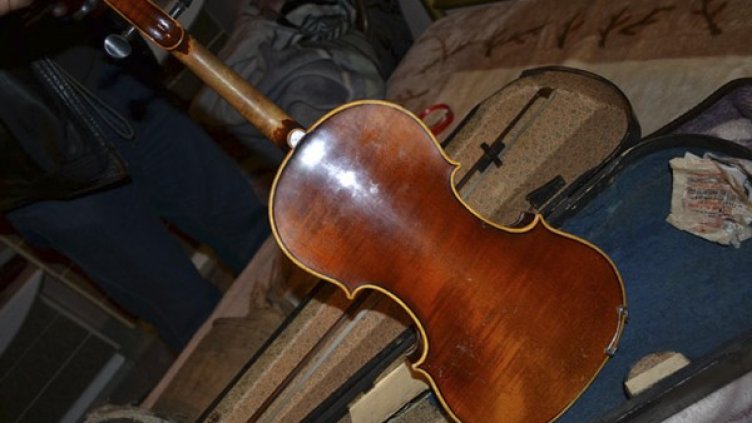 Сръбски митничари откриха две цигулки от 19 в. в багажника на колата на наш музикант. Снимка: архив, Reuters