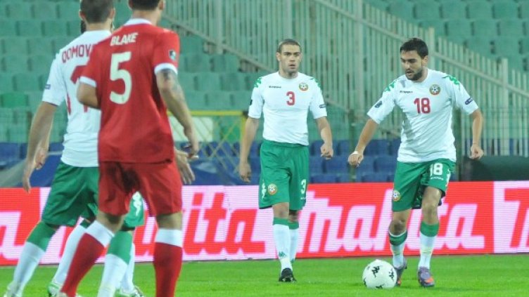 Георги Терзиев (с №3) с екипа на националния отбор. Снимка: Булфото