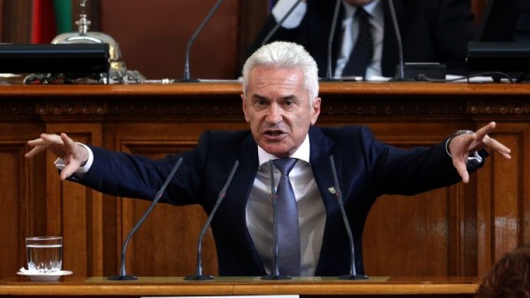 Волен Сидеров направи скандал пред парлаамента. Снимка: БТА