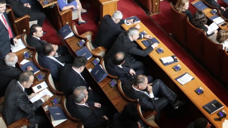 Двама социалисти се отказаха от депутатските банки. Снимка: БТА