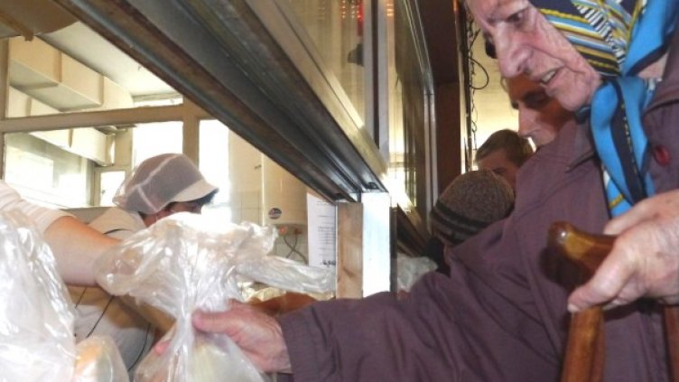 Много възрастни хора разчитат на социалните трапезарии. Снимка: Булфото, архив