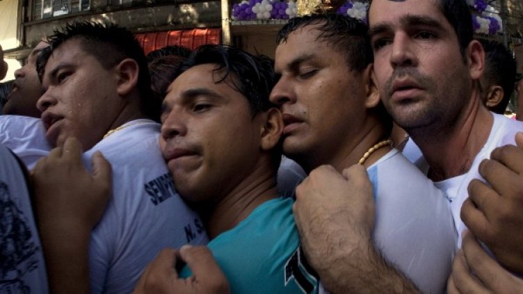 Потните мъже работят по-добре в екип. Снимка: Reuters