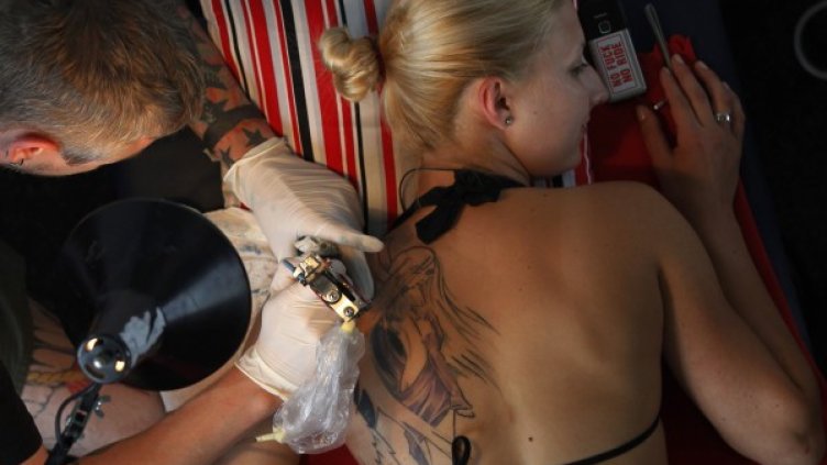 Лесни ли са жените с татуировки? Снимка: Reuters