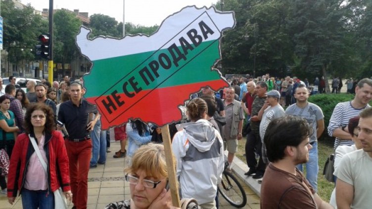 Протестиращите във Варна. Снимка: БТА