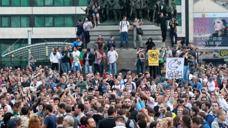 10 000 се събраха на протест срещу назначаването на Делян Пеевски за шеф на ДАНС. Снимка: БТА