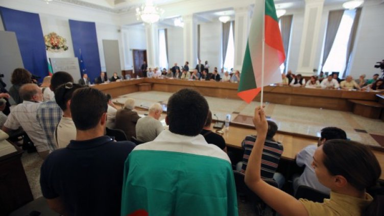 Протестиращи при премиера. Снимка: БТА