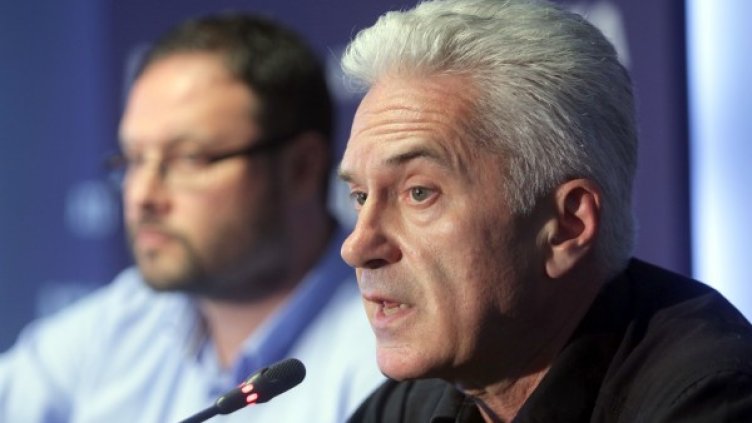 От "Атака" завардиха централата си от протестиращите. Снимка: БТА