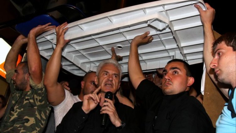 Не ходете пред Атака, зоват във Фейсбук. Снимка: БТА