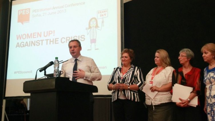 Станишев на форму на ПЕС -жени. Снимка: БТА