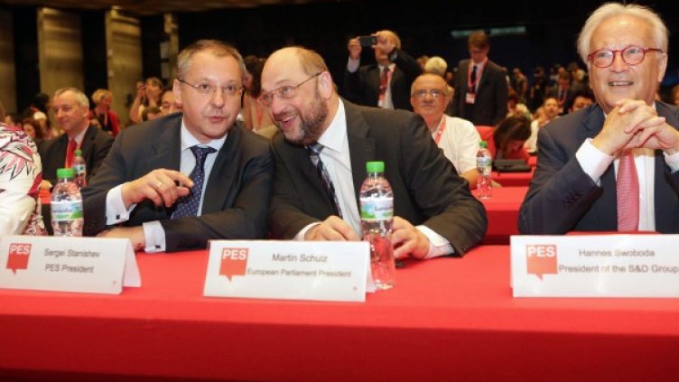 Станишев на една маса със Шулц и Свобода. Снимка: БТА