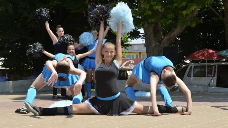 Да размятаме помпони