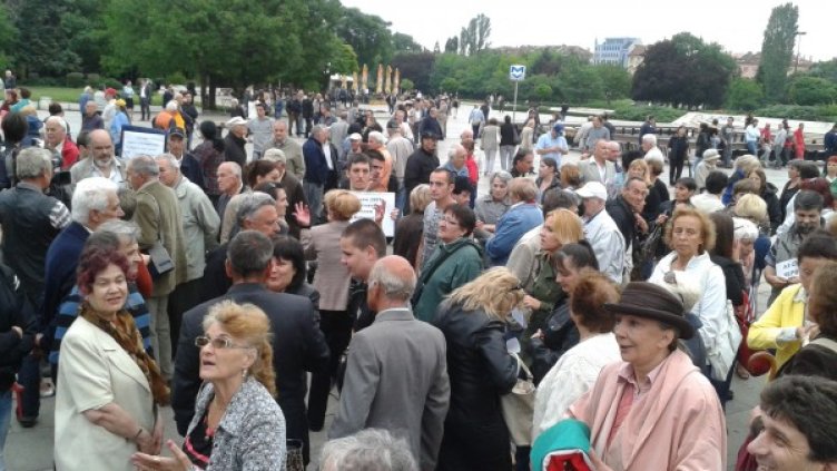 За 13-и ден има протести в центъра на София. Снимка: БТА
Протестът в подкрепа на кабинета. Снимка: Dnes.bg