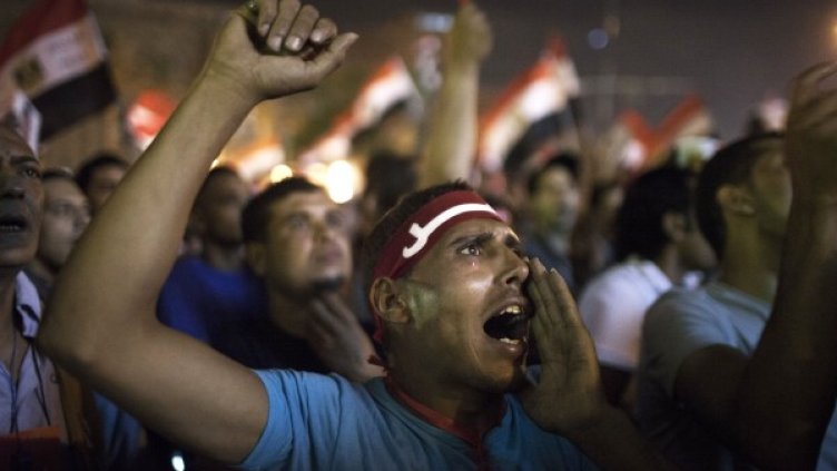 Стотици прекараха нощта на площад Тахрир в Кайро. Снимка: БТА