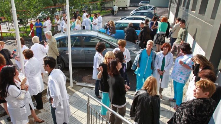 Лекари и сестри от болницата по онкология заплашиха и с ефективен протест. Снимка: БТА