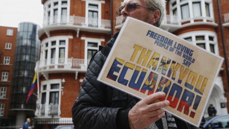 В целия свят се провеждат протести в подкрепа на информатора. Снимка: Reuters