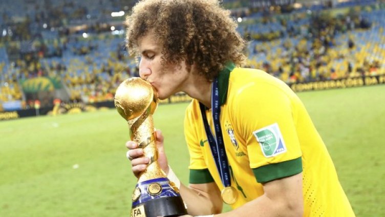 Давид Луис е цел за няколко отбора. Снимка: Reuters