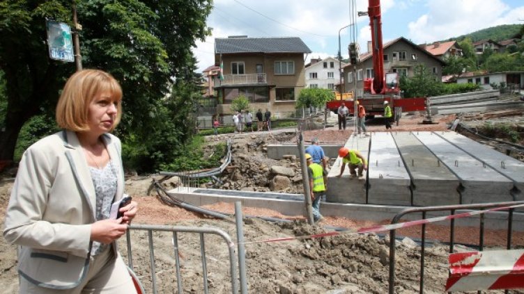 Фандъкова провери строителството на мостовете във Владая. Снимка: Булфото