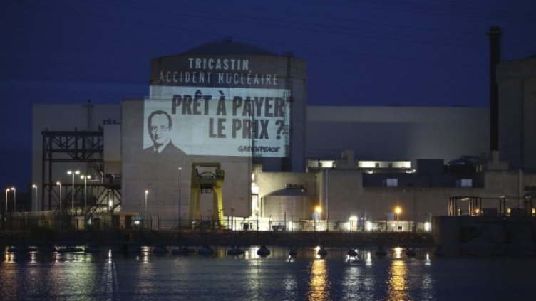 Транспарантът, разпънат от "Грийнпийс". Снимка: Reuters