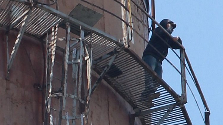 Игор Шабов нямал намерение да скача, а да протестира. Снимка: БТА